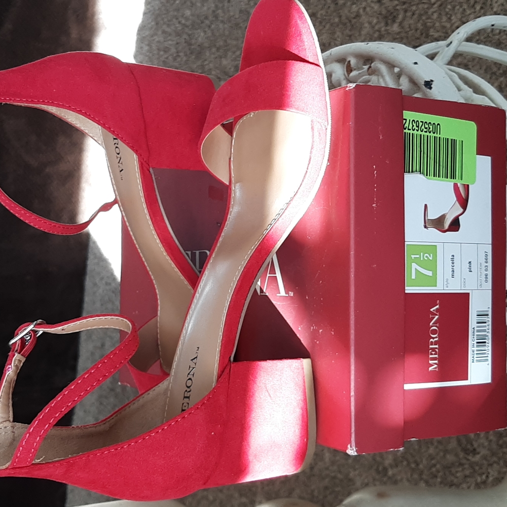 Fuschia Merona sandals - Picture 4 of 7